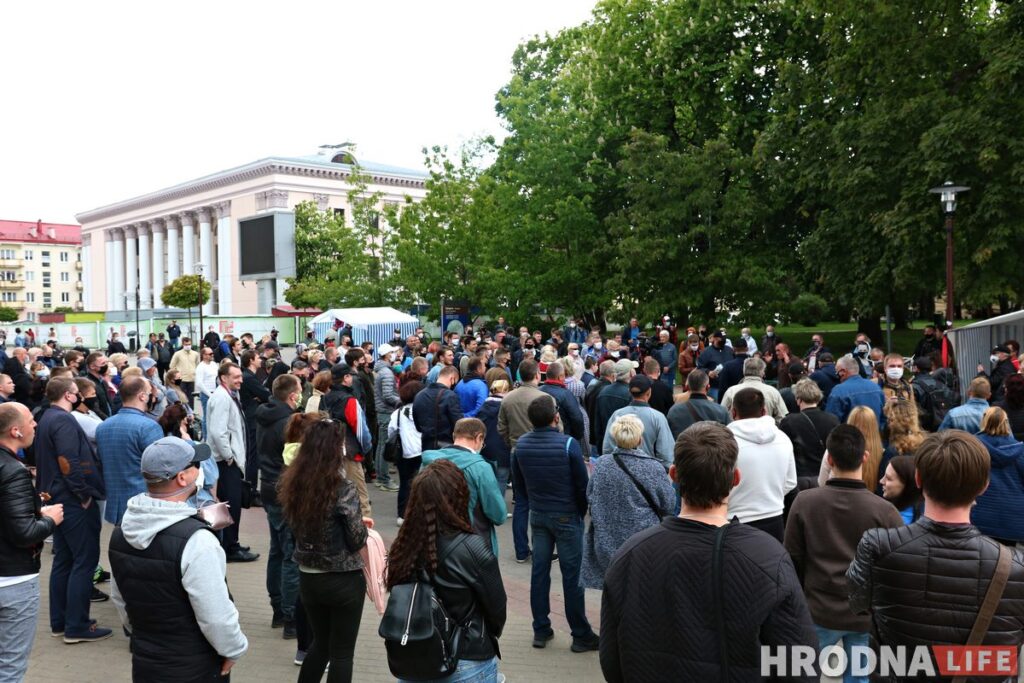 «Менш за 1000 подпісаў мы не збіралі». Гродна стаў першым горадам, куды прывезлі Святлану Ціханоўскую