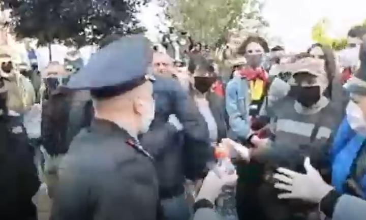 Задержание Тихановского и «нападение на милиционера» в Гродно: разбираем видео с места событий