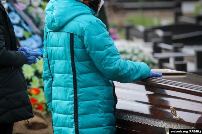 Смертность от COVID-19 среди врачей в Беларуси в 15-30 раз выше, чем в других европейских странах? Как такое получилось