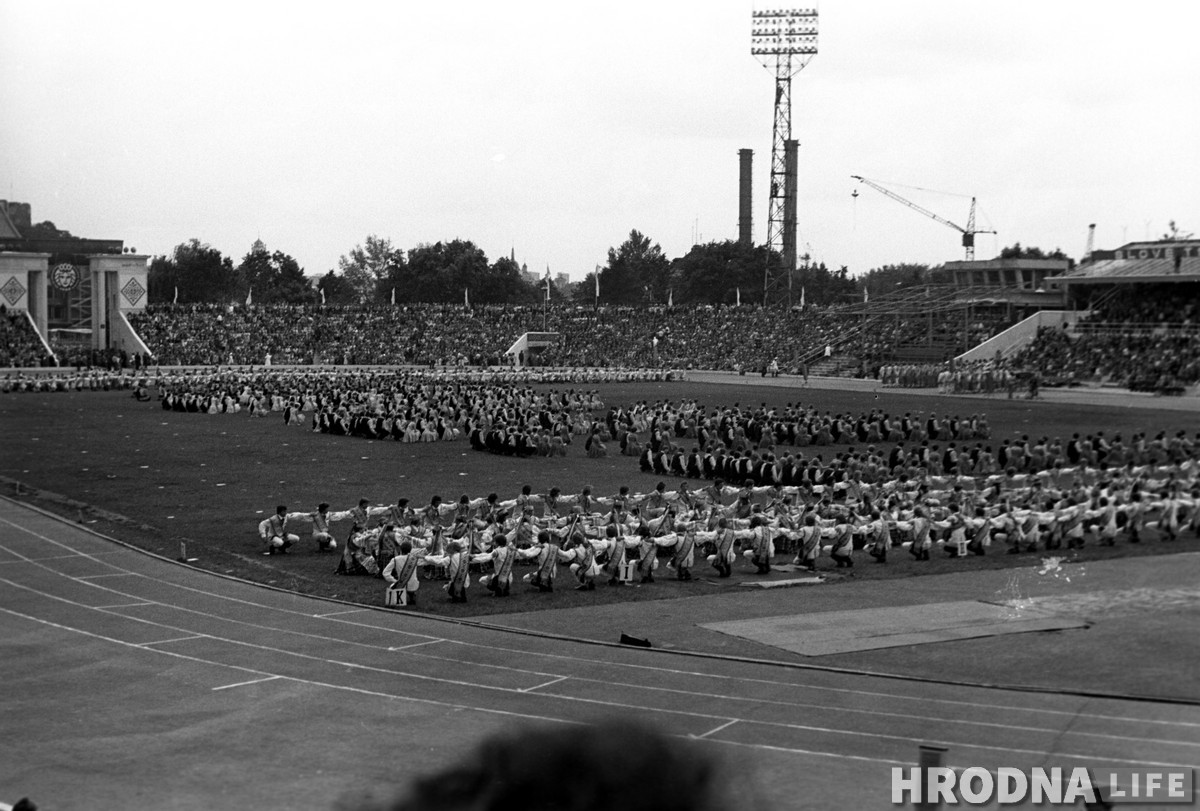 "В такие годы так прыгать!” Бывший танцор "Нёмана" рассказал, как танцевали с Ларисой Ляшенко