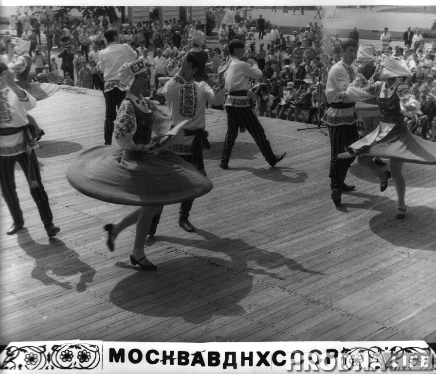 "Танцавалі, як шалёныя". Мікола Таранда расказаў аб прыгодах артыстаў "Нёмана"