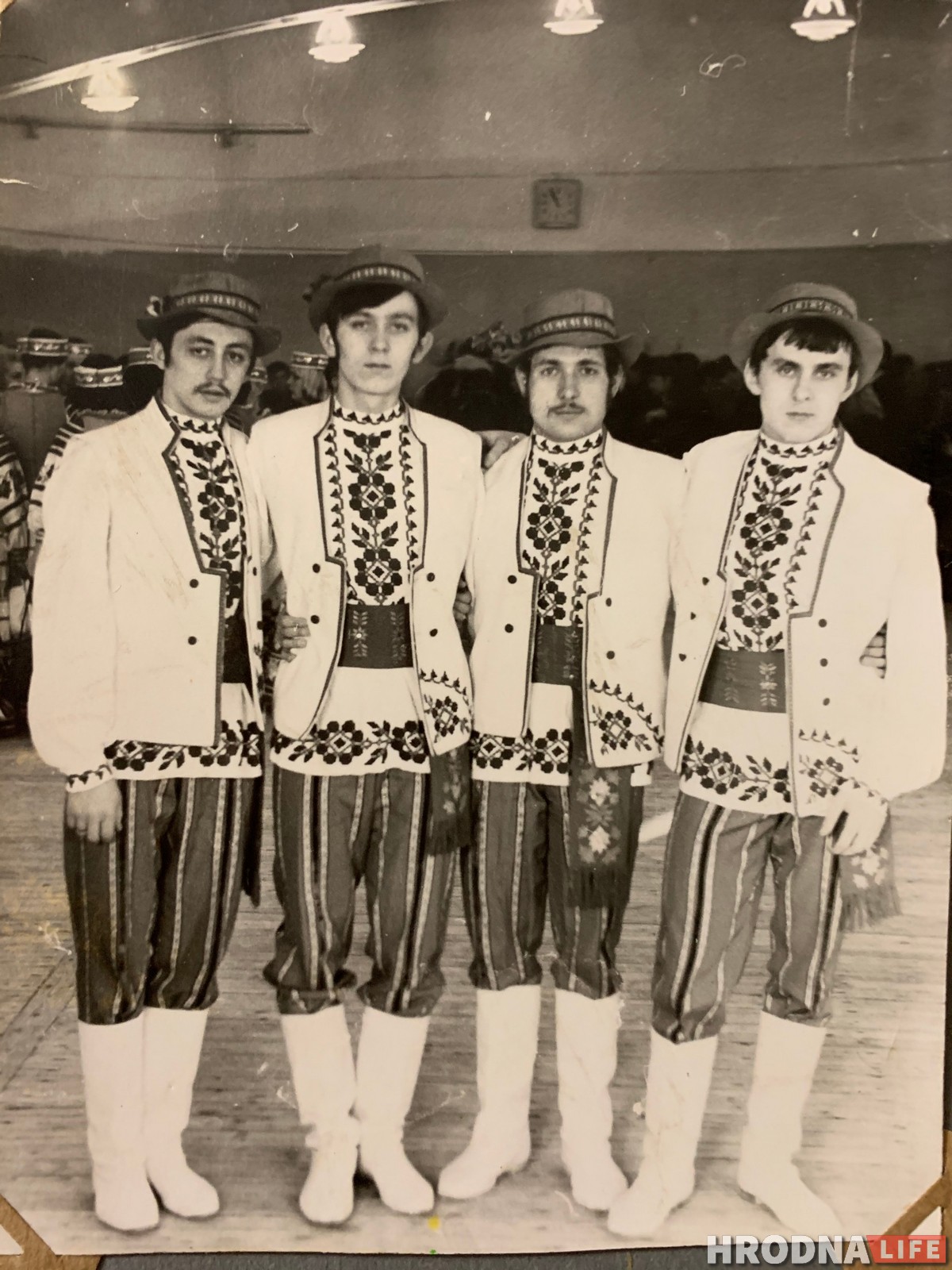 "В такие годы так прыгать!” Бывший танцор "Нёмана" рассказал, как танцевали с Ларисой Ляшенко