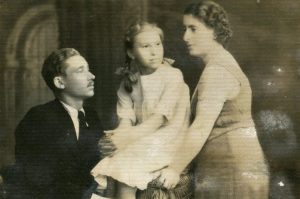 "Бацька ведаў 8 моў, жылі ў шыкоўнай кватэры". 90-гадовая Леакадзія Міцкевіч пра жыццё ў Гродне 1930-40-х