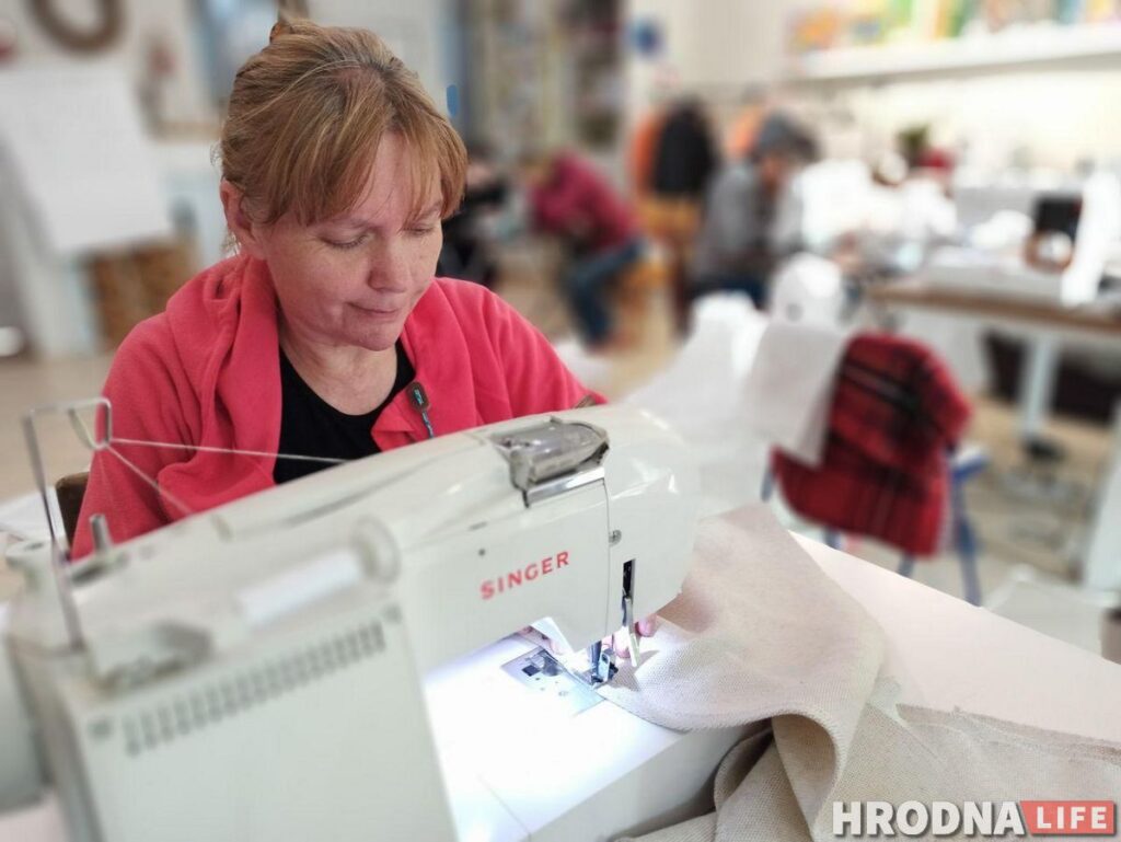 Шоперы с супрематическим принтом. Как это выглядит и кто их шьет