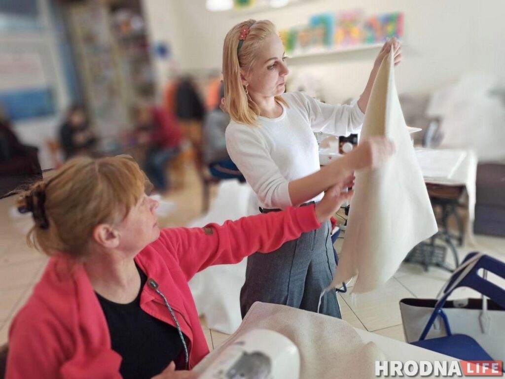 Шоперы с супрематическим принтом. Как это выглядит и кто их шьет