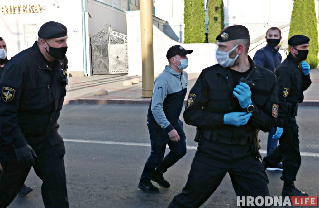 «Я быў закаханы ў Лукашэнку - цяпер яго ненавіджу». Гродзенец распавёў, як затрымлівалі яго сына