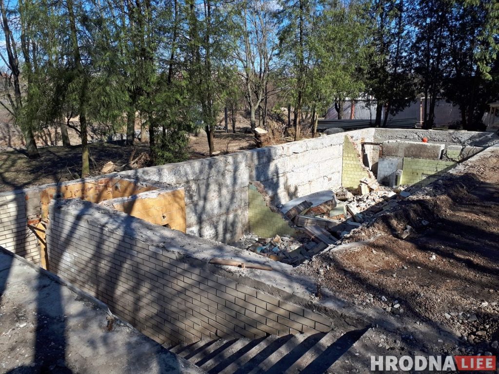 На Траецкай каля стаянкі знайшлі яўрэйскія мацэвы. Там былі вялікія могілкі