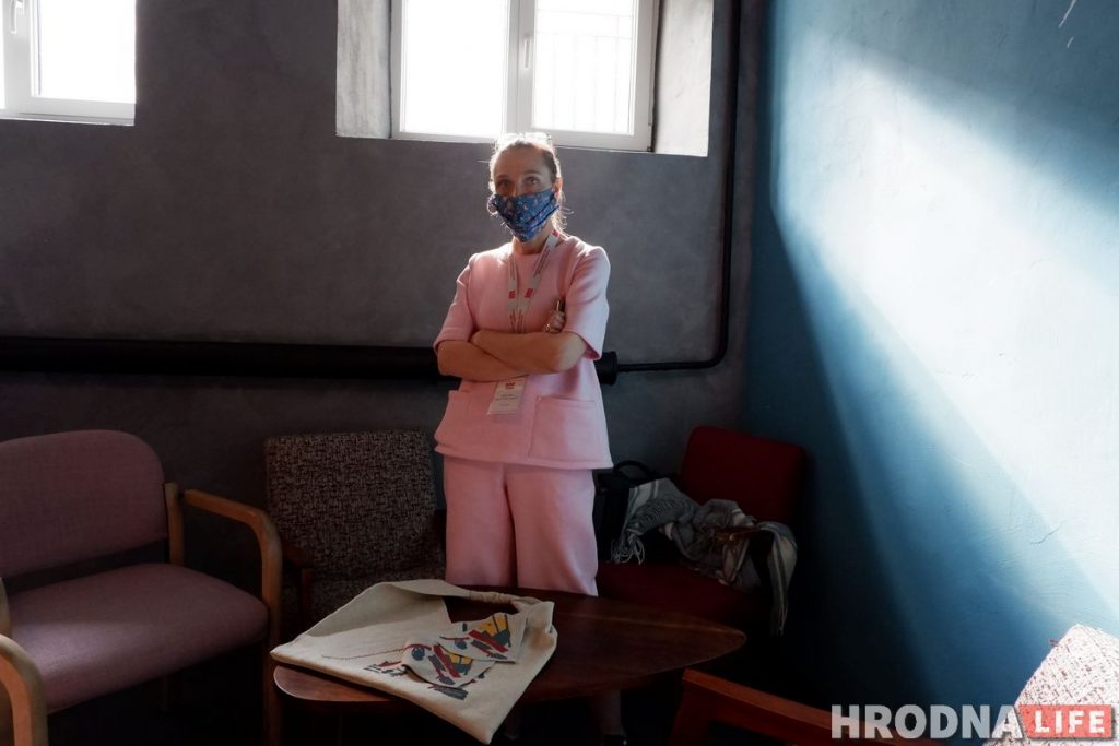 “Мастера увидели, сказали – классно!” Купи шопер, футболку или маску с “супрематическим” принтом и поддержи детский хоспис