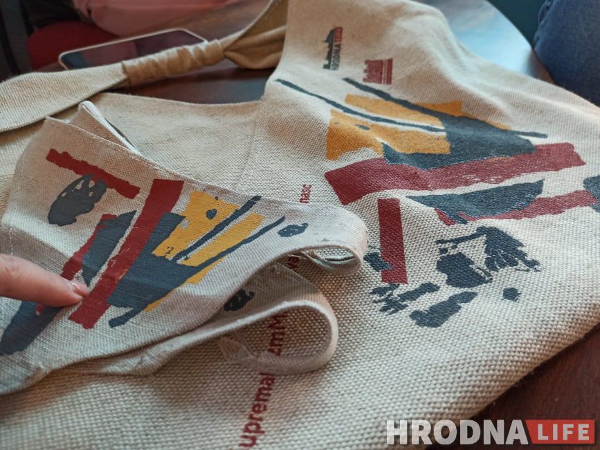 “Мастера увидели, сказали – классно!” Купи шопер, футболку или маску с “супрематическим” принтом и поддержи детский хоспис