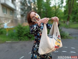 Шоперы з супрэматычным прынтам. Як гэта выглядае і хто іх шые