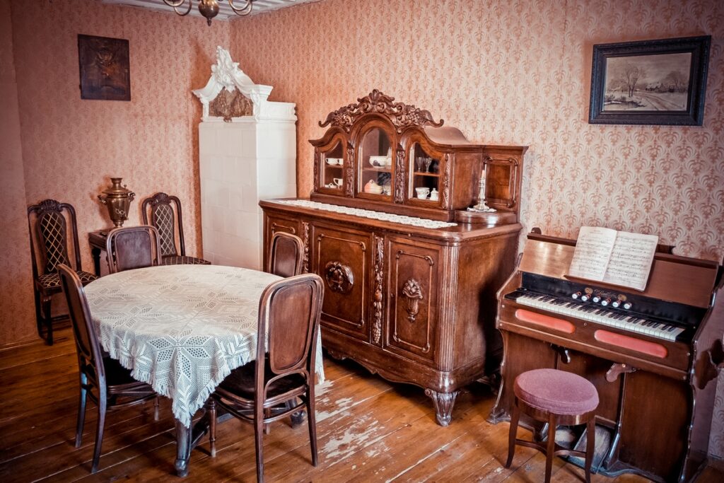 Экскурсія (вакол) аднаго дома. Музей Багдановіча