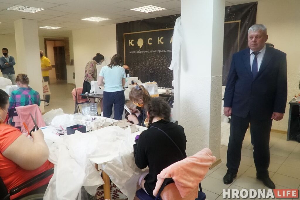 Мечислав Гой посетил волонтеров хосписа. С мороженым и поздравлениями