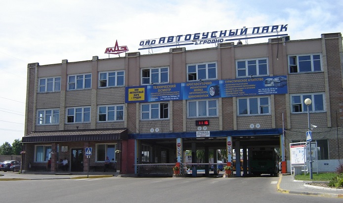 У аўтобусным парку - смерць ад пнеўманіі. Людзей ў грамадскім транспарце ў масках ўсё менш У аўтобусным парку - смерць ад пнеўманіі. Людзей ў грамадскім транспарце ў масках ўсё менш