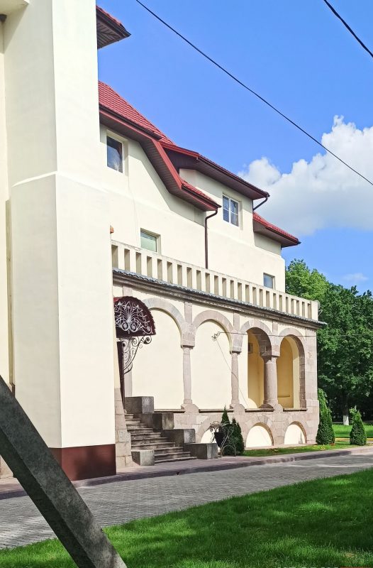 Палац графіні Красінскай, мясціны Ажэшкі і... жалезны чалавек. Што пабачыць за дзень у ваколіцах Гродна