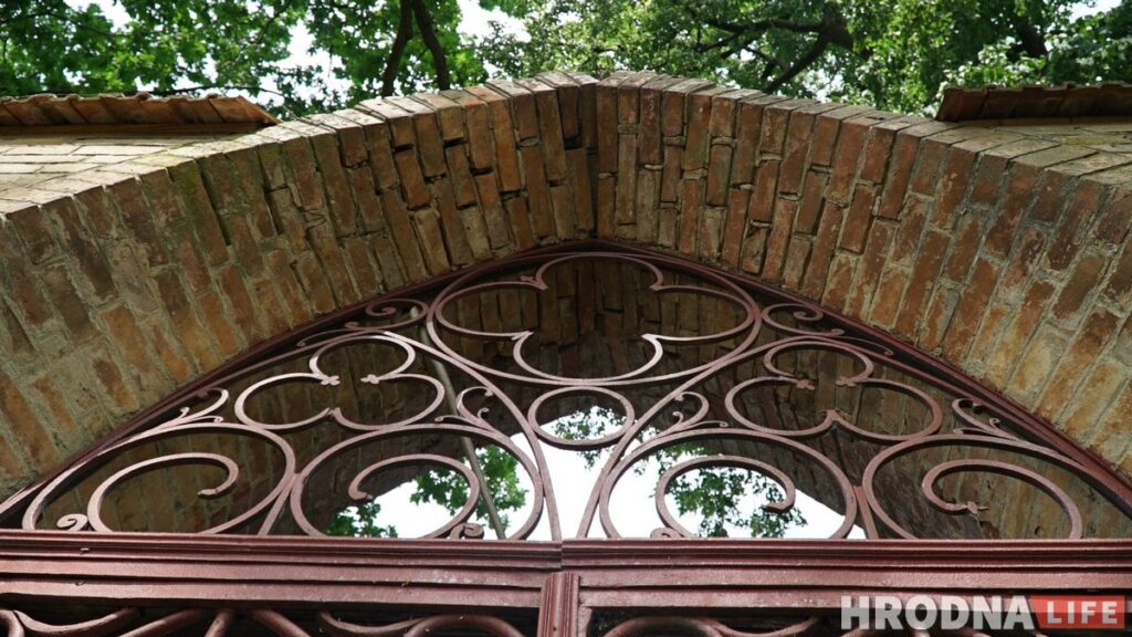 Палац у лясных джунглях,  пешы мост і найвышэйшы млын Беларусі: падарожжа на 12 цікавостак за 1 дзень