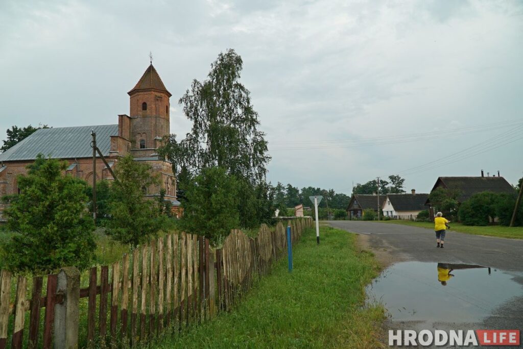 Палац у лясных джунглях,  пешы мост і найвышэйшы млын Беларусі: падарожжа на 12 цікавостак за 1 дзень