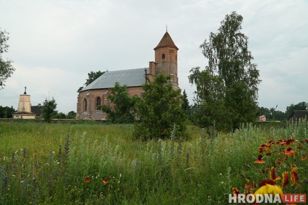 Палац у лясных джунглях,  пешы мост і найвышэйшы млын Беларусі: падарожжа на 12 цікавостак за 1 дзень