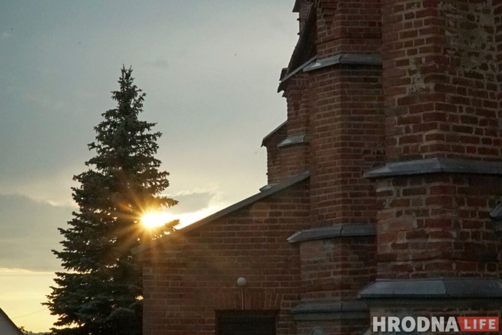 Палац у лясных джунглях,  пешы мост і найвышэйшы млын Беларусі: падарожжа на 12 цікавостак за 1 дзень