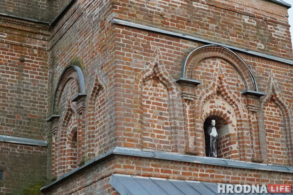 Палац у лясных джунглях,  пешы мост і найвышэйшы млын Беларусі: падарожжа на 12 цікавостак за 1 дзень