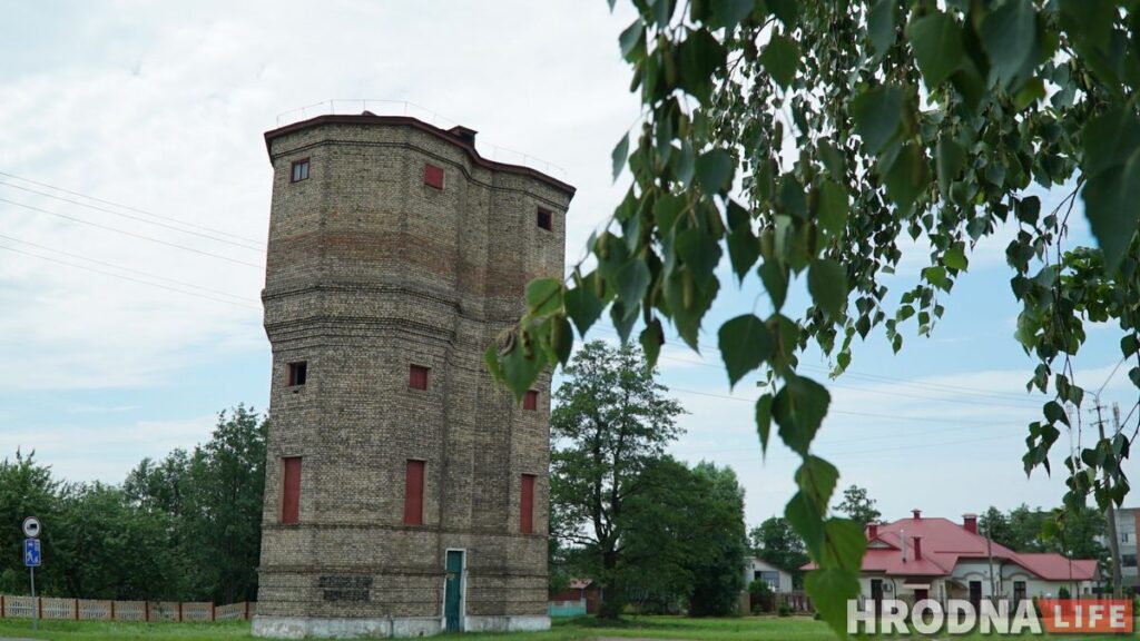 Палац у лясных джунглях,  пешы мост і найвышэйшы млын Беларусі: падарожжа на 12 цікавостак за 1 дзень