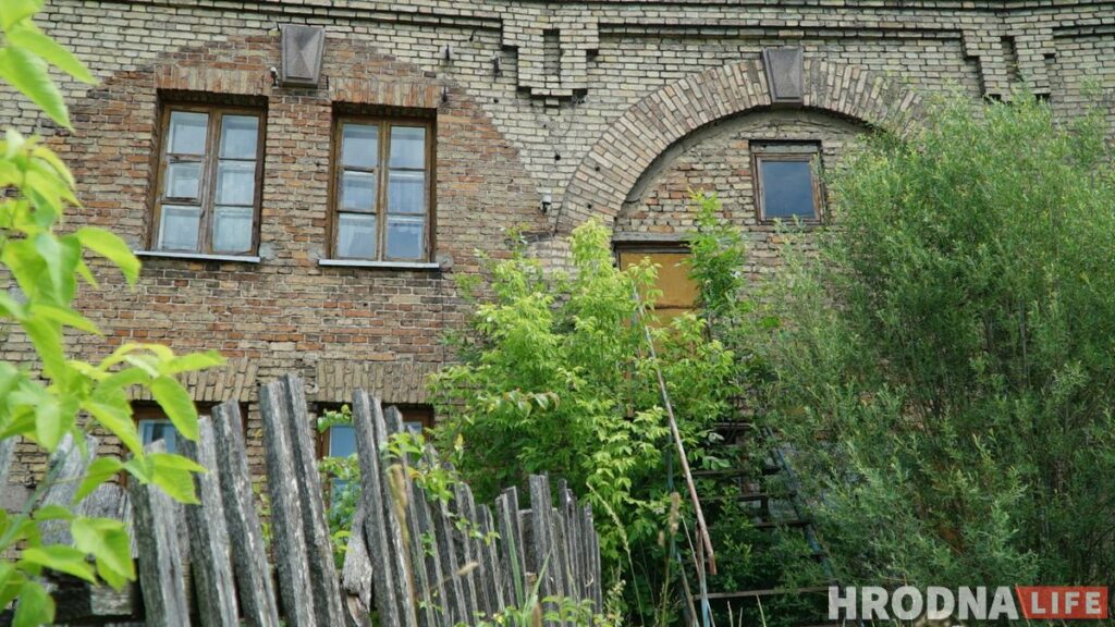 Палац у лясных джунглях,  пешы мост і найвышэйшы млын Беларусі: падарожжа на 12 цікавостак за 1 дзень