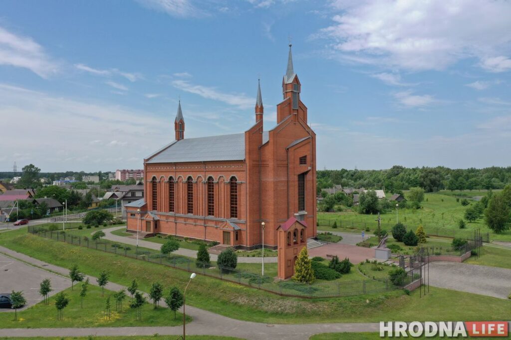 Палац у лясных джунглях,  пешы мост і найвышэйшы млын Беларусі: падарожжа на 12 цікавостак за 1 дзень