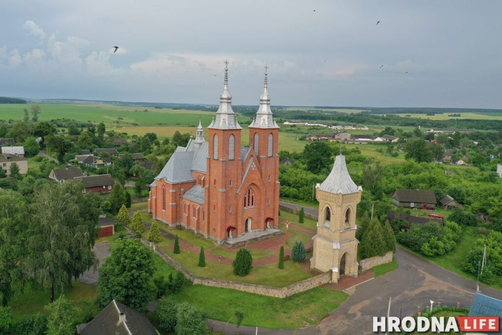 Палац у лясных джунглях,  пешы мост і найвышэйшы млын Беларусі: падарожжа на 12 цікавостак за 1 дзень