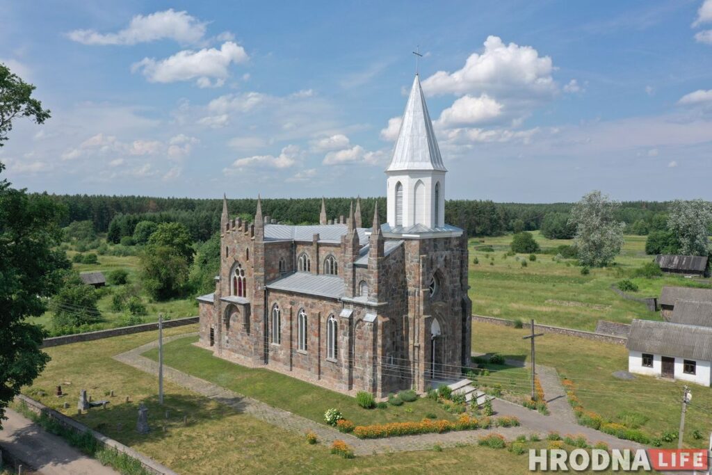 Палац у лясных джунглях,  пешы мост і найвышэйшы млын Беларусі: падарожжа на 12 цікавостак за 1 дзень