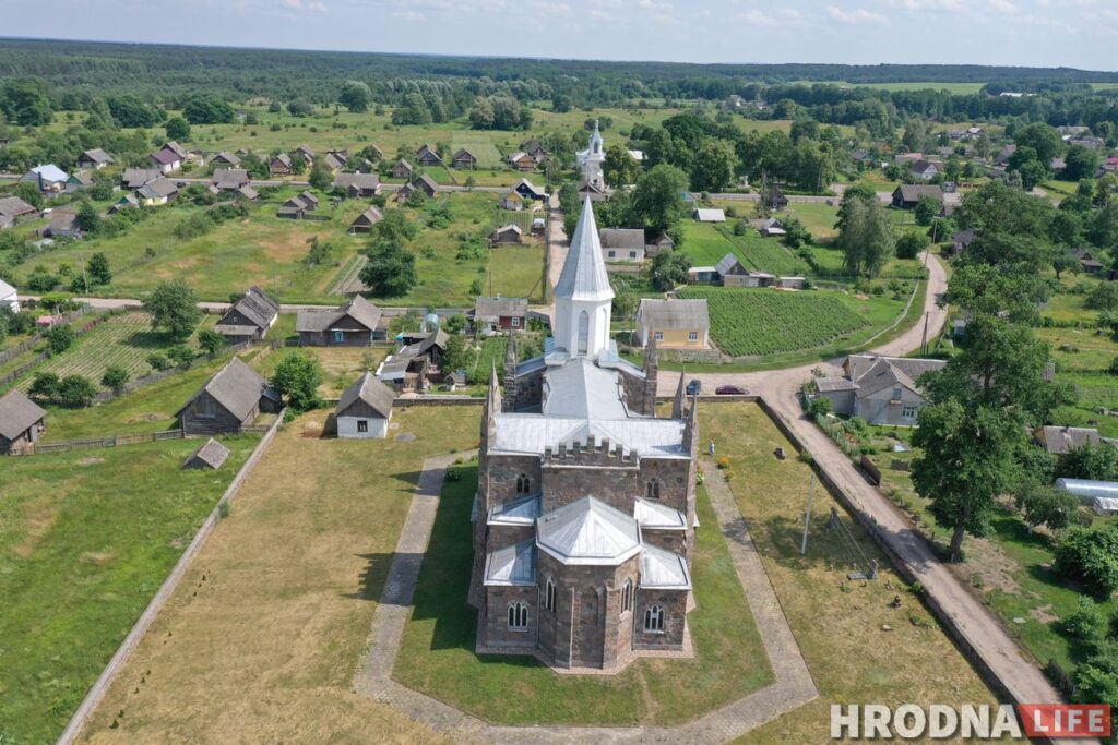 Палац у лясных джунглях,  пешы мост і найвышэйшы млын Беларусі: падарожжа на 12 цікавостак за 1 дзень