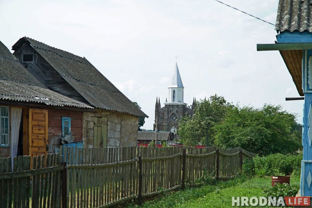 Палац у лясных джунглях,  пешы мост і найвышэйшы млын Беларусі: падарожжа на 12 цікавостак за 1 дзень