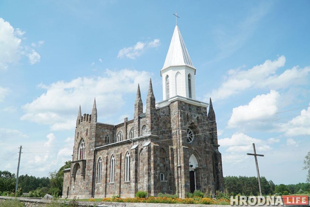 Палац у лясных джунглях,  пешы мост і найвышэйшы млын Беларусі: падарожжа на 12 цікавостак за 1 дзень