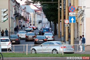 Забіралі тэлефоны і аўтамабілі. У Гродне міліцыя затрымала ўдзельнікаў аўтапрабегу і выпадковых людзей