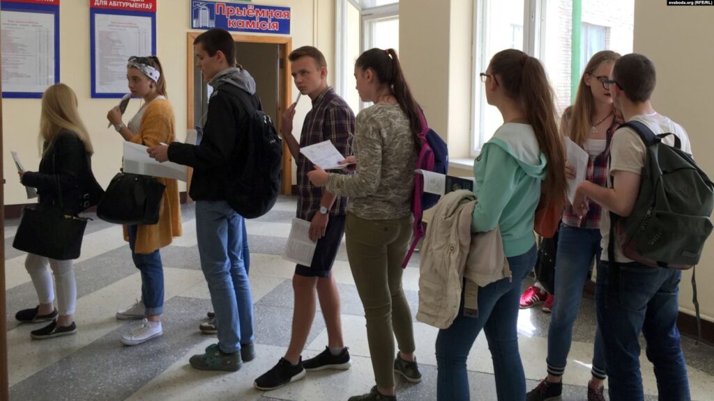 ЦТ па рускай мове на 100 балаў здалі 0,05% абітурыентаў, па беларускай - 0,45%