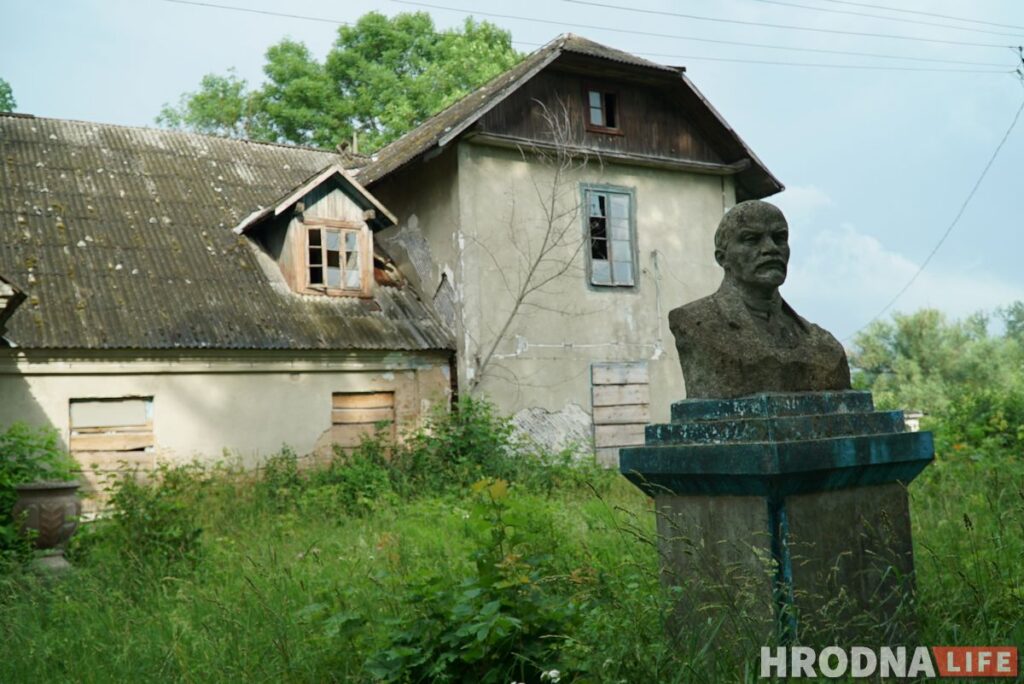 Палац у лясных джунглях,  пешы мост і найвышэйшы млын Беларусі: падарожжа на 12 цікавостак за 1 дзень