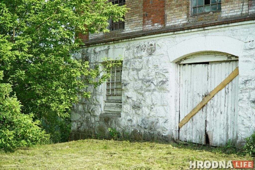 Палац у лясных джунглях,  пешы мост і найвышэйшы млын Беларусі: падарожжа на 12 цікавостак за 1 дзень