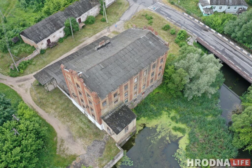 Палац у лясных джунглях,  пешы мост і найвышэйшы млын Беларусі: падарожжа на 12 цікавостак за 1 дзень