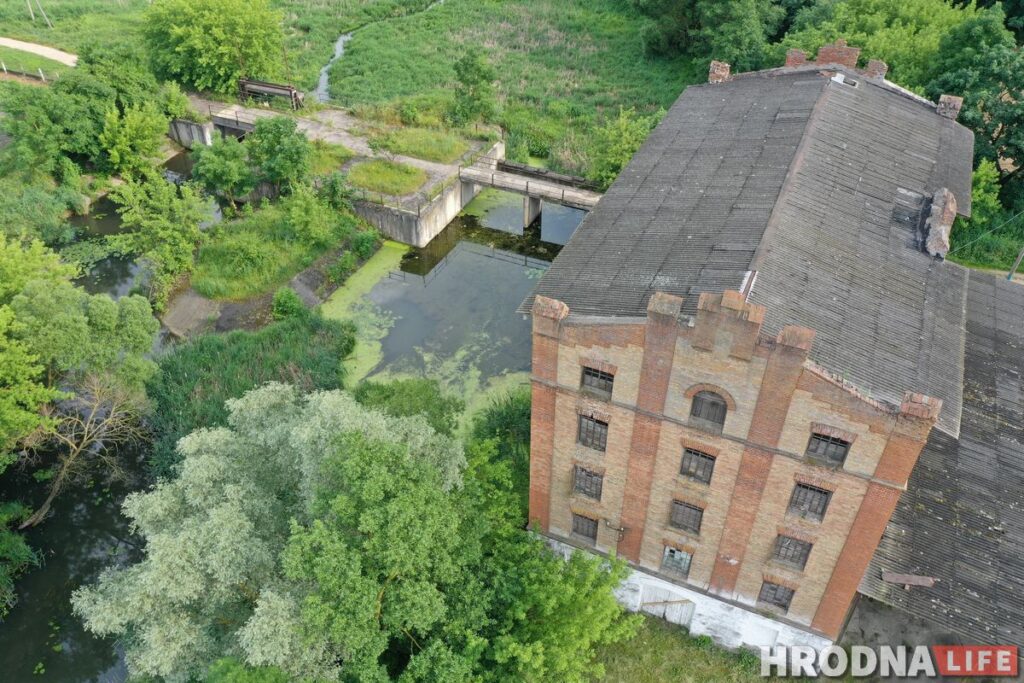 Палац у лясных джунглях,  пешы мост і найвышэйшы млын Беларусі: падарожжа на 12 цікавостак за 1 дзень