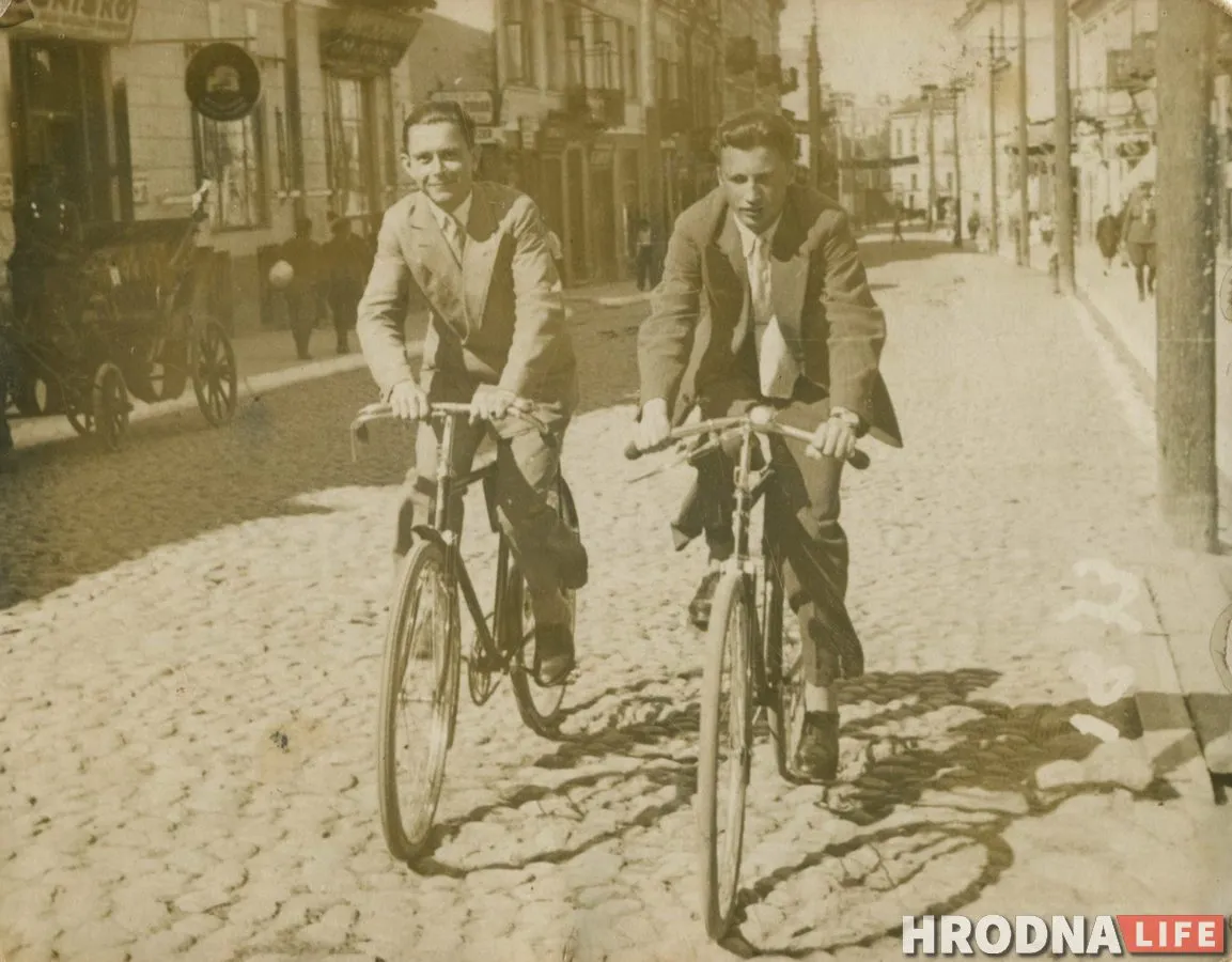 Гродзенцы і мужчынскія ровары “Нёман”. 1930-я гг. Rowery Niemen z Grodna