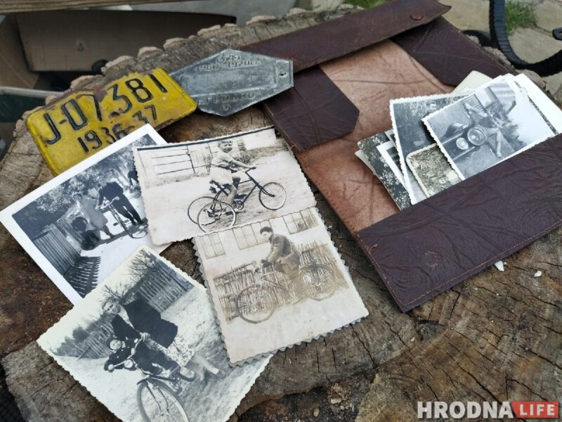 Фатаграфіі і нумарныя знакі з калекцыі Януша Паруліса. Фота: Руслан Кулевіч
