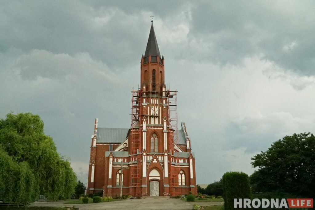 Палац у лясных джунглях,  пешы мост і найвышэйшы млын Беларусі: падарожжа на 12 цікавостак за 1 дзень