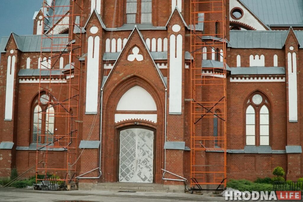 Палац у лясных джунглях,  пешы мост і найвышэйшы млын Беларусі: падарожжа на 12 цікавостак за 1 дзень