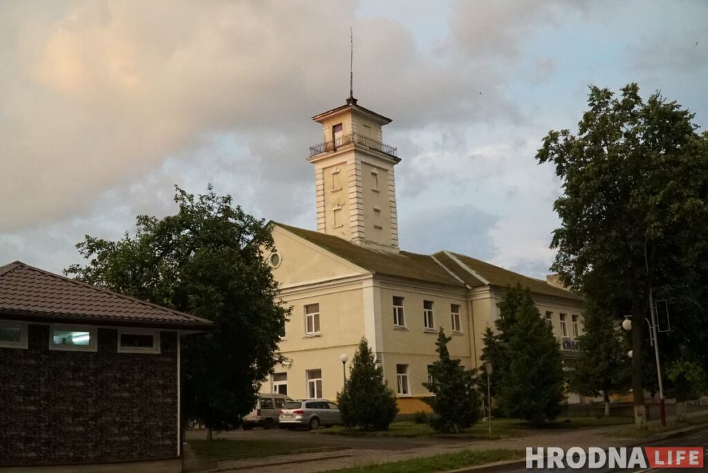 Палац у лясных джунглях,  пешы мост і найвышэйшы млын Беларусі: падарожжа на 12 цікавостак за 1 дзень