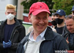 Валерый Цапкала пакінуў Беларусь, забраўшы дзяцей. Вераніка Цапкала: яго планавалі затрымаць Валерый Цапкала пакінуў Беларусь, забраўшы дзяцей. Вераніка Цапкала: яго планавалі затрымаць