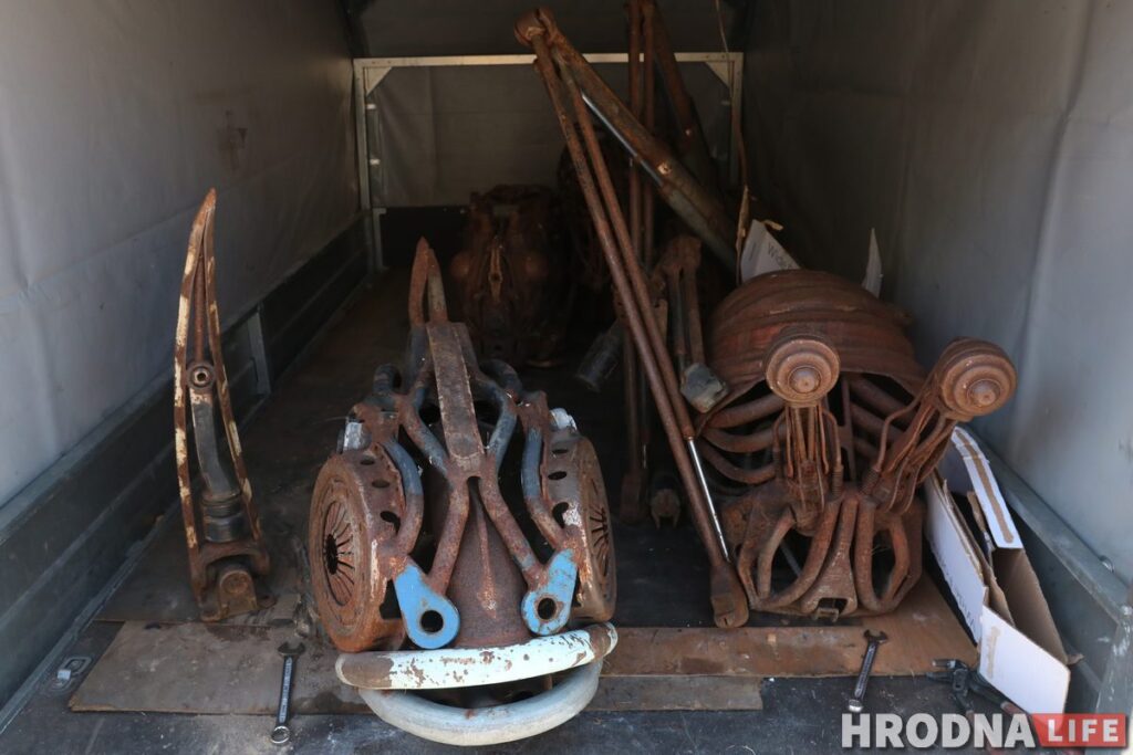 Да фестывалю вулічнага мастацтва ў цэнтры Гродна усталёўваюць новыя арт-аб'екты