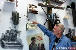 З тэлефоннай будкай і півам у слоіках: на Тэлеграфнай адкрываецца бар-музей «На провадзе»