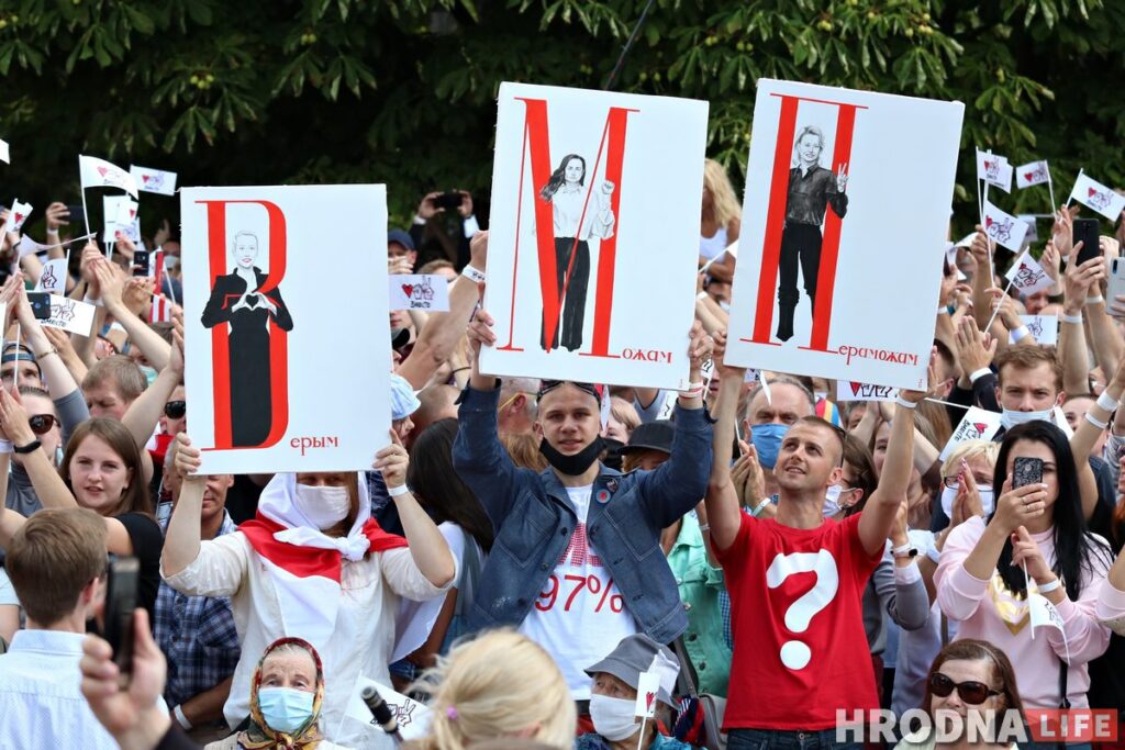 ФОТА: Амаль 10 тысяч гродзенцаў прыйшло на пікет Ціханоўскай у Гродне