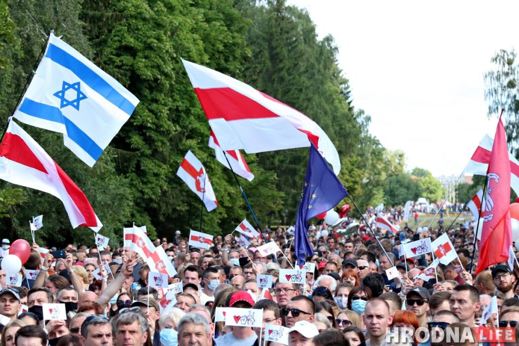 ФОТА: Амаль 10 тысяч гродзенцаў прыйшло на пікет Ціханоўскай у Гродне