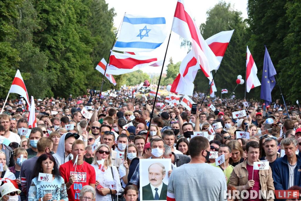 “Не абавязкова быць моцным”. Як гродзенцы ахоўвалі пікет Ціханоўскай і не толькі