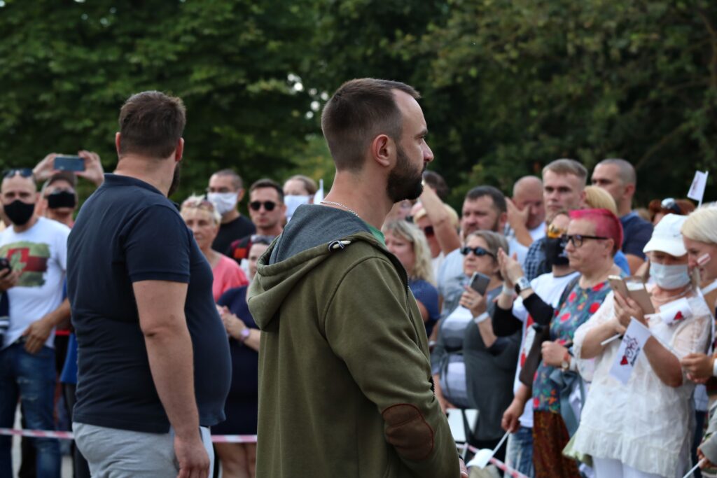 “Не абавязкова быць моцным”. Як гродзенцы ахоўвалі пікет Ціханоўскай і не толькі