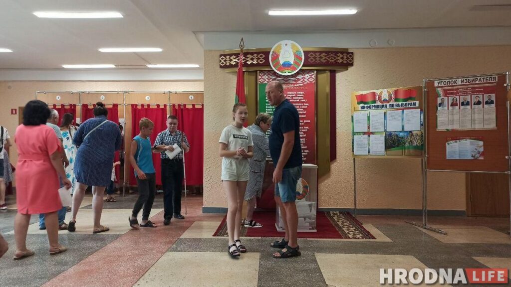 Кто такие «тихари»? Как сотрудники таможни, прокуратуры, МЧС и Следственного комитета работали на выборах президента и протестах